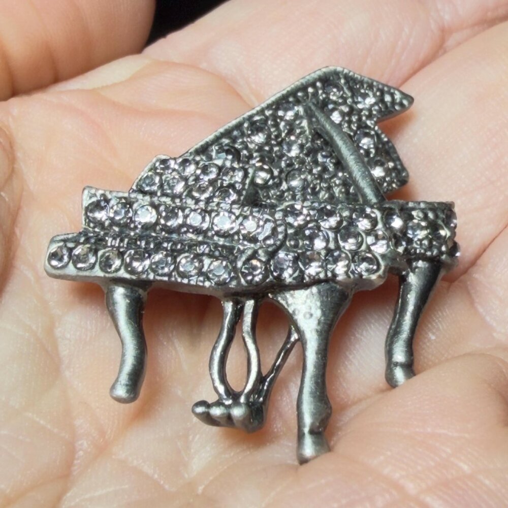 Piano Brooch Rhinestone Grand Piano Music Pin Silver Tone 1.25" - Picture 4 of 6